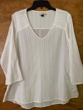 Casual White V-Neck Peasant Blouse - 3/4 Sleeve